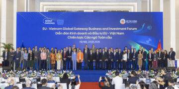 Diễn đàn có sự tham dự của các lãnh đạo cấp cao của Việt Nam, trong đó có Phó Thủ tướng Hồ Đức Phớc. Về phía Liên minh châu Âu (EU) có sự tham dự của Cao ủy phụ trách Quan hệ đối tác quốc tế của Liên minh châu Âu (EU) Jozef Síkela, Phó Chủ tịch Ngân hàng Đầu tư châu Âu (EIB) Nicola Beer, Đại sứ Liên minh châu Âu (EU) tại Việt Nam Julien Guerrier, Đại sứ các quốc gia thành viên Liên minh châu Âu cùng đông đảo cộng đồng doanh nghiệp và nhà đầu tư quốc tế. 