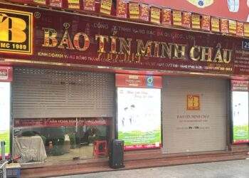 Police seen at outlets of major gold trader in Hanoi