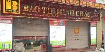 Police seen at outlets of major gold trader in Hanoi