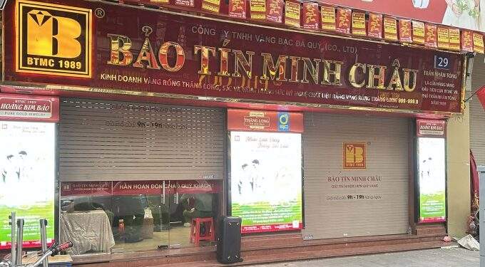 Police seen at outlets of major gold trader in Hanoi