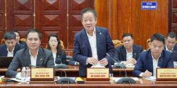 Ông Đỗ Quang Hiển, Chủ tịch Hội đồng Quản trị  kiêm Tổng Giám đốc Tập đoàn TT phát biểu tại buổi làm việc