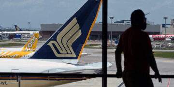 Singapore Airlines, Scoot extend Middle East flight cancellations to March 15