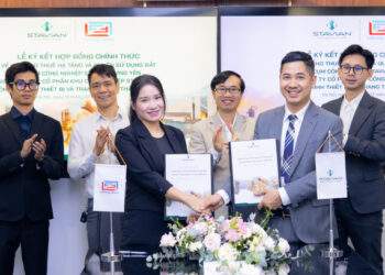 Stavian Hung Yen Industrial Cluster hands over land to investors