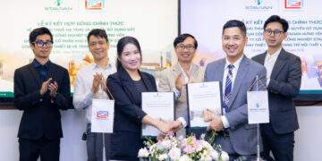 Stavian Hung Yen Industrial Cluster hands over land to investors