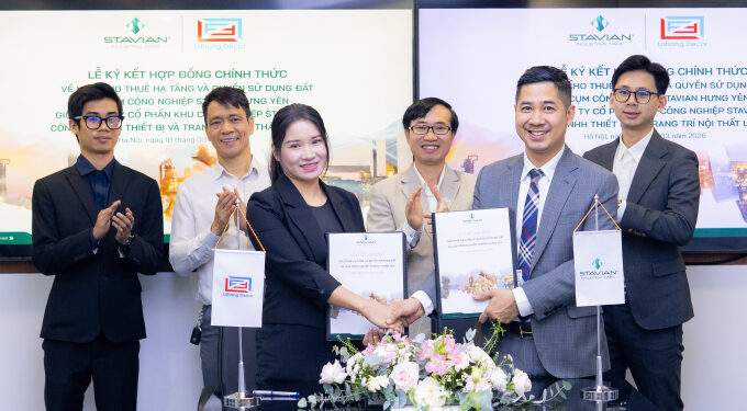 Stavian Hung Yen Industrial Cluster hands over land to investors