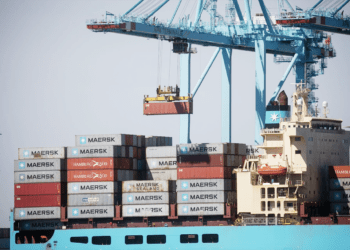 Một số hãng tàu container lớn đã thông báo áp dụng phụ phí chiến tranh. Ảnh minh họa