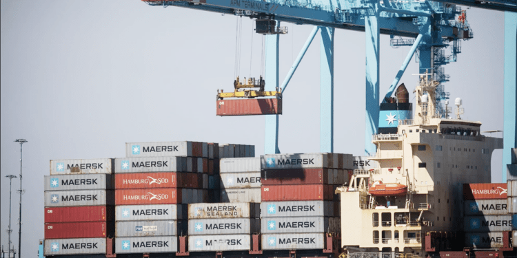 Một số hãng tàu container lớn đã thông báo áp dụng phụ phí chiến tranh. Ảnh minh họa