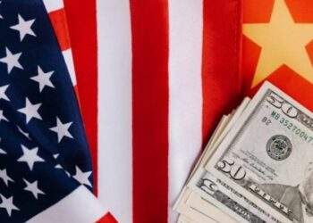 Thị trường chợ đen áp sát 27.000 đồng