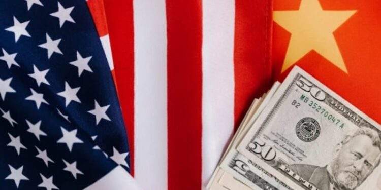 Thị trường chợ đen áp sát 27.000 đồng