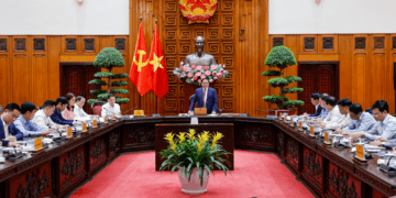 Thủ tướng Chính phủ Phạm Minh Chính làm việc với Tổ công tác về an ninh năng lượng vào chiều 17/3/2026. Ảnh: VGP.