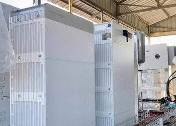 Một điểm nhấn quan trọng trong chính sách về điện mặt trời mái nhà lần này là việc khuyến khích lắp đặt kết hợp hệ thống lưu trữ năng lượng. Ảnh minh họa.