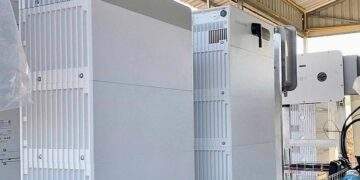 Một điểm nhấn quan trọng trong chính sách về điện mặt trời mái nhà lần này là việc khuyến khích lắp đặt kết hợp hệ thống lưu trữ năng lượng. Ảnh minh họa.