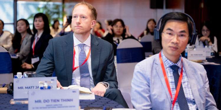 Các đại biểu tham dự Hội thảo “Rủi ro, Tuân thủ và Đổi mới sáng tạo trong chuỗi cung ứng” do NIC và SCAN phối hợp tổ chức lần đầu tiên tại Việt Nam vào ngày 10/3.