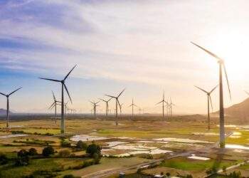 Bộ Công Thương yêu cầu khẩn trương xử lý dứt điểm các vấn đề liên quan đến cơ chế FIT. Ảnh minh họa.