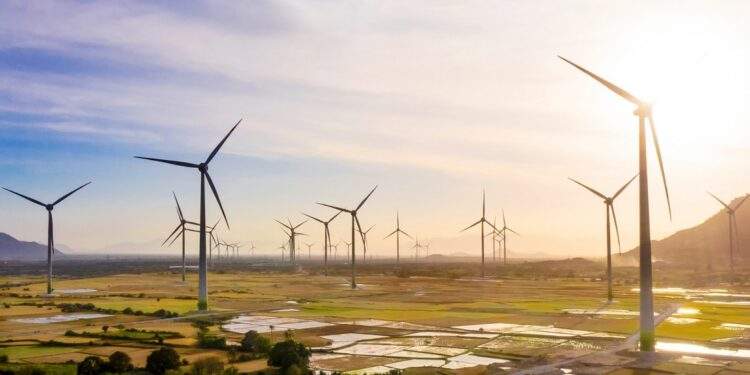 Bộ Công Thương yêu cầu khẩn trương xử lý dứt điểm các vấn đề liên quan đến cơ chế FIT. Ảnh minh họa.