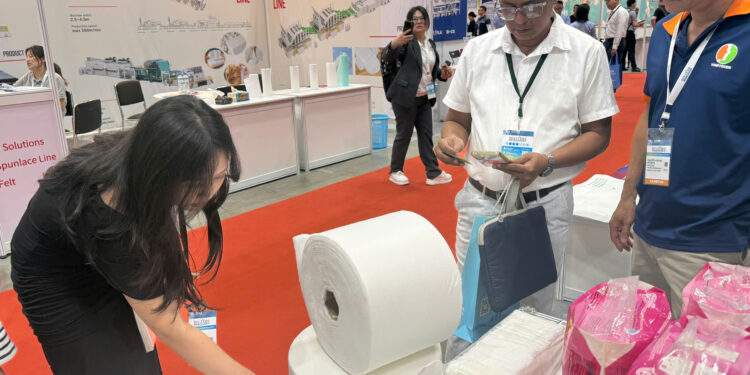 Việt Nam nổi lên như điểm đến mới của ngành vải không dệt trong khu vực - Ảnh 1