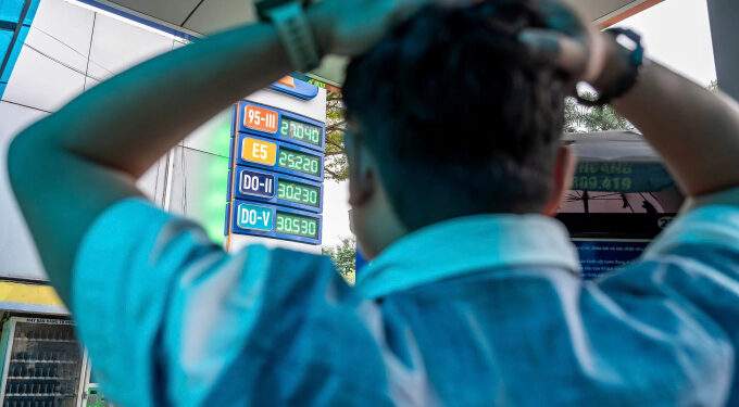 Vietnam fuel prices hit highest since 2022 as Middle East conflict chokes oil supply