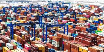 Vietnamese exporters face rising costs, delays as Middle East tensions disrupt Red Sea