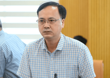 Ông Phan Quang Minh trả lời tại họp báo.