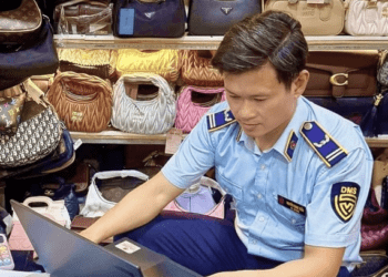 7 sellers in Da Nang fined for selling fake Gucci, Chanel, Hermes products