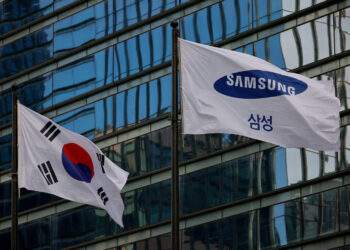 Samsung và SK Hynix, hiện là hai trong ba doanh nghiệp chi phối thị trường chip nhớ toàn cầu, cùng với Micron Technology của Mỹ.