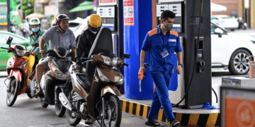 Bộ Công Thương thông tin rõ lý do giá xăng dầu giảm mạnh