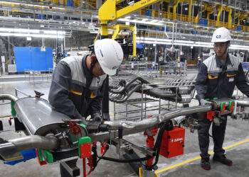 Chúng ta thường hỗ trợ dàn trải như 'rải thóc cho chim sẻ ăn'