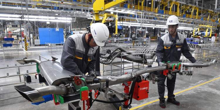 Chúng ta thường hỗ trợ dàn trải như 'rải thóc cho chim sẻ ăn'