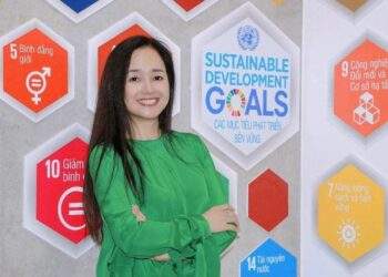 Có lúc phải cắt bớt vài cành, để dinh dưỡng dồn vào thân chính