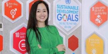 Có lúc phải cắt bớt vài cành, để dinh dưỡng dồn vào thân chính