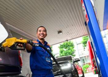 Dầu thế giới giảm mạnh, dầu diesel hạ 2.000 đồng/lít