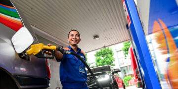 Dầu thế giới giảm mạnh, dầu diesel hạ 2.000 đồng/lít