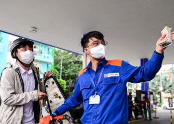 Dầu thế giới giảm sâu, trong nước hạ 12.000 đồng/lít