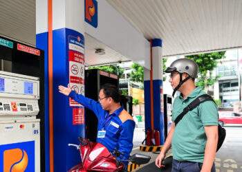 Dầu thế giới rơi mạnh, trong nước có cơ hội giảm sâu