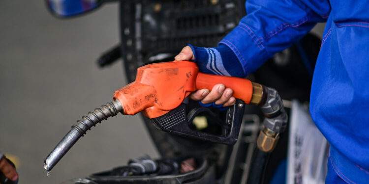 Dầu thế giới tăng mạnh, dầu diesel có tuần giảm sâu