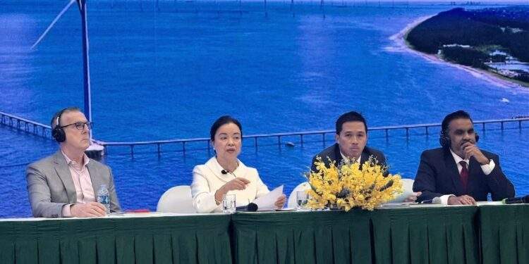 Đầu tư dự án hàng tỷ đô la nhưng bán điện thu VND, Chủ tịch REE chỉ ra rủi ro khiến các dự án điện gió gặp khó