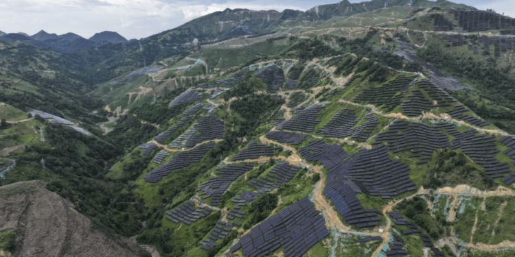 Điện mặt trời lập kỷ lục công suất mới 511 GW trong năm 2025