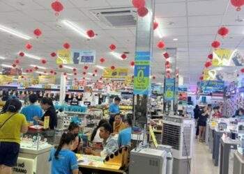 Doanh thu DMX tăng 33% bất chấp giảm cửa hàng