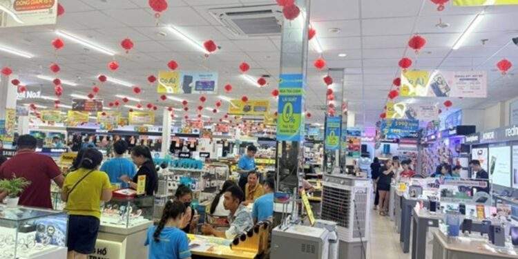 Doanh thu DMX tăng 33% bất chấp giảm cửa hàng