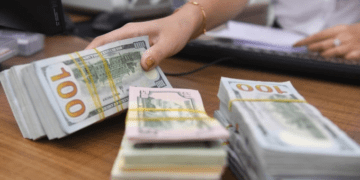 Dollar gains over dong on black market