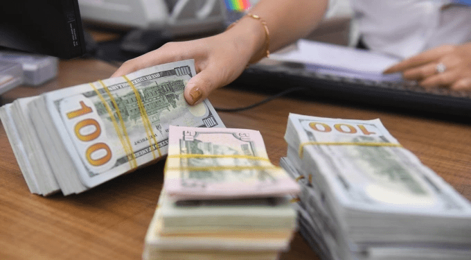 Dollar gains over dong on black market