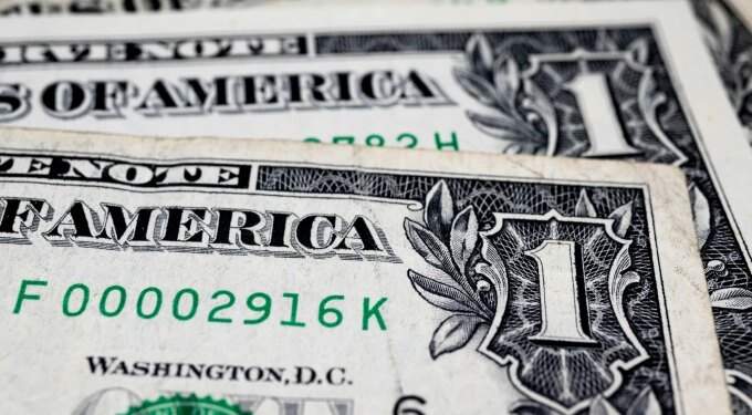 Dollar tiptoes up against dong