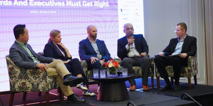 Tọa đàm về quản trị rủi ro trong chuyển đổi số. Ảnh: EmbedIT.