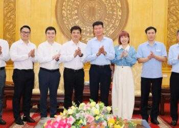 FPT thúc đẩy hợp tác chuyển đổi số và giáo dục với Ninh Bình