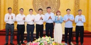 FPT thúc đẩy hợp tác chuyển đổi số và giáo dục với Ninh Bình