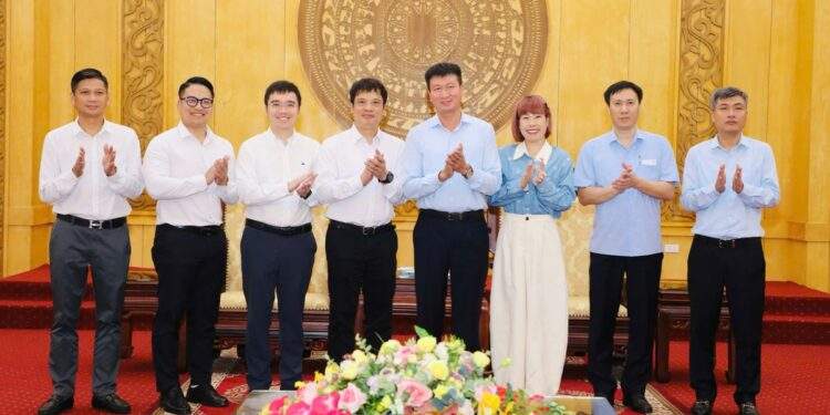 FPT thúc đẩy hợp tác chuyển đổi số và giáo dục với Ninh Bình