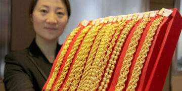 Fraudsters posing as police trick students into buying gold in Hong Kong for fake investigations