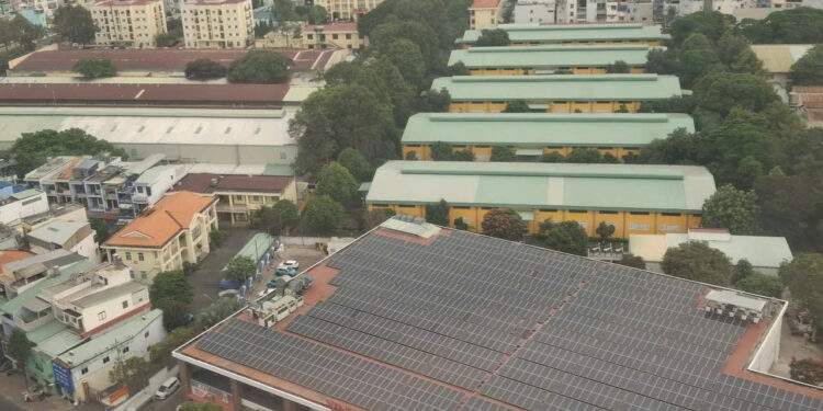 Giá điện sinh hoạt cao nhất 3.460 đồng/kWh, hộ dân đua lắp điện mặt trời mái nhà