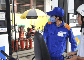 Giá xăng dầu đã hạ 8.280-18.091 đồng/lít từ đỉnh, nhập khẩu tăng đột biến