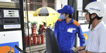 Giá xăng dầu đã hạ 8.280-18.091 đồng/lít từ đỉnh, nhập khẩu tăng đột biến